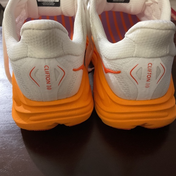 Beautiful Women's Hoka Sneakers size 8 - Picture 7 of 9